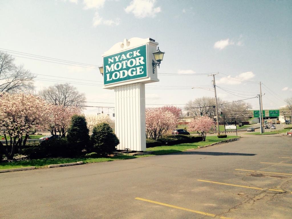 Tappan Zee Hotel West Nyack Exterior foto
